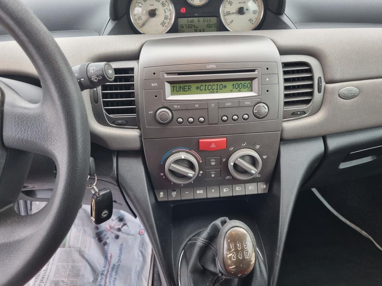 Lancia Ypsilon 1.2 16V Oro