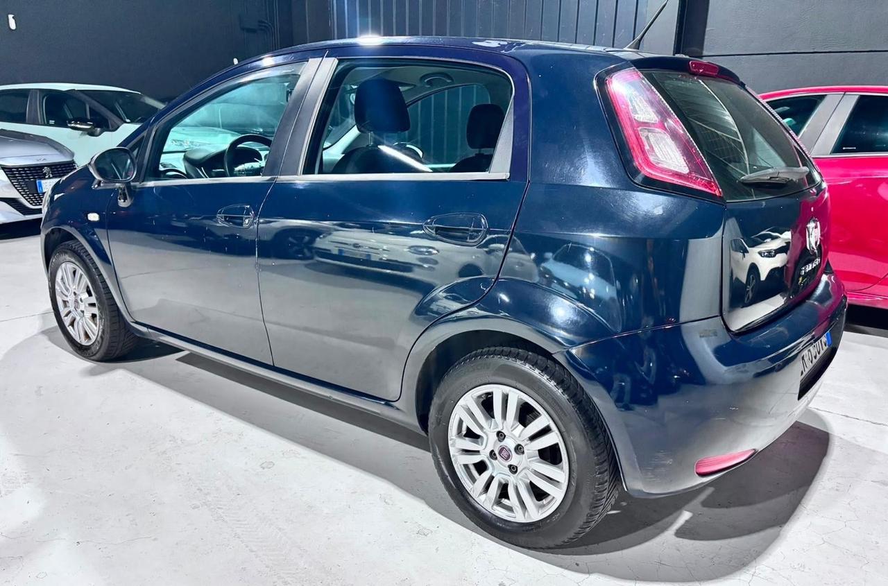 Fiat Punto Benzina Neopatentati 5 porte posti
