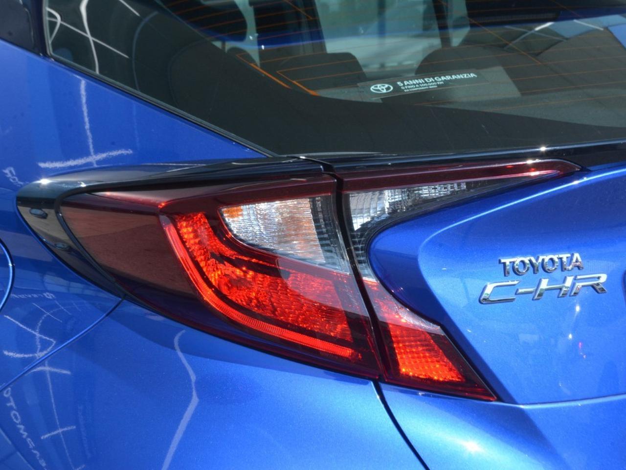 Toyota C-HR 1.8 hybrid business e-cvt