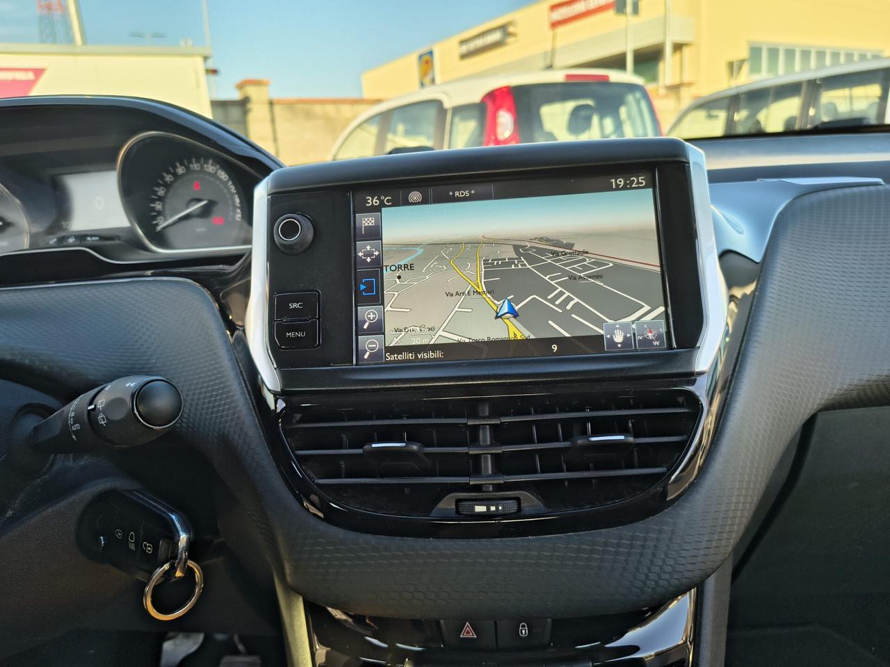 Peugeot 2008 1.2 BENZINA 5 PORTE