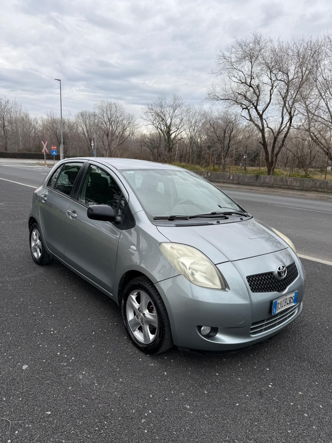 Toyota Yaris 1.0 5 porte