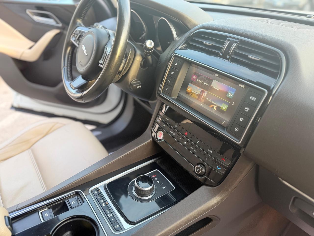 Jaguar F-Pace 2.0 D 180 CV AWD Portfolio euro6