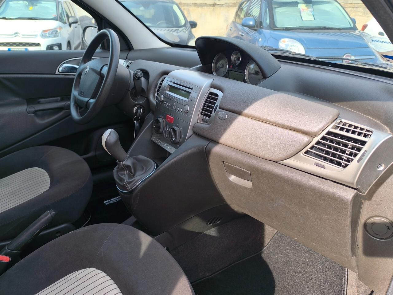 Lancia Ypsilon 1.3 MJT 75 CV Argento