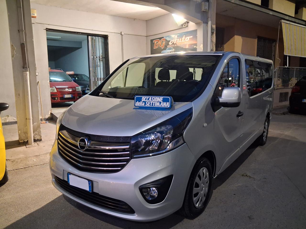 Opel Vivaro 1.6 CDTI uni pro 9 posti (Gancio train