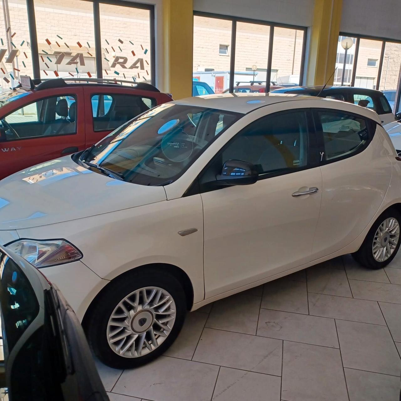 NEOPATENTATI LANCIA YPSILON 1.2 OTTIMO STATO