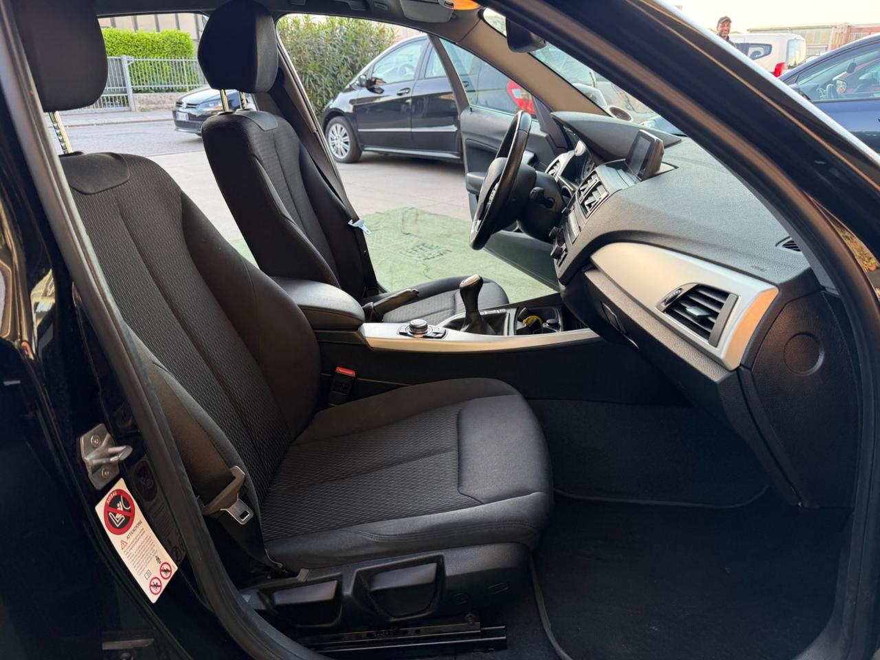 Bmw 116 116d 5p. Urban