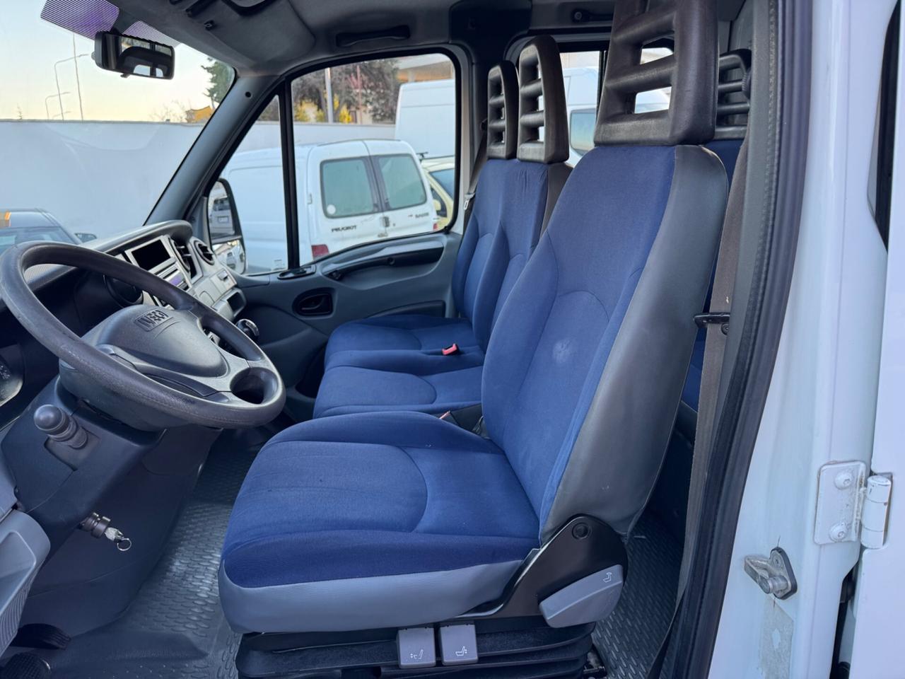 Iveco daily 35c15 7 posti ribaltabile e gru