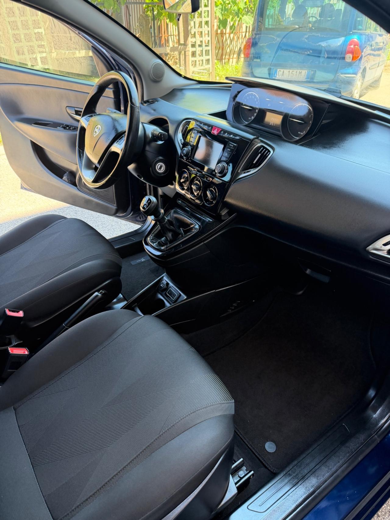 Lancia Ypsilon 1.2 69 CV 5 porte GPL Ecochic Elefantino Blu