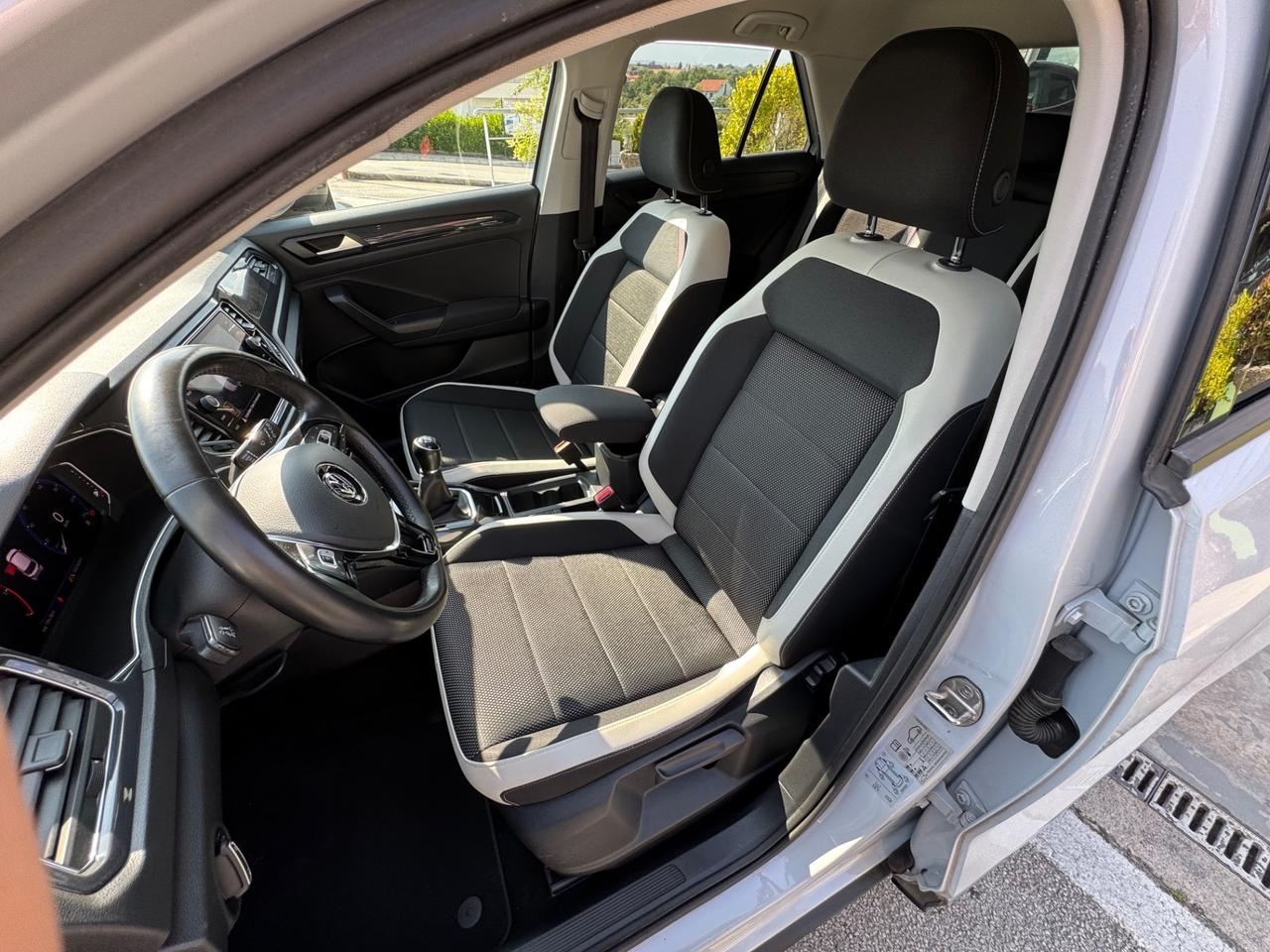 Volkswagen T-Roc 1.6 TDI SCR Advanced VIRTUAL, LED, TELECAMERA