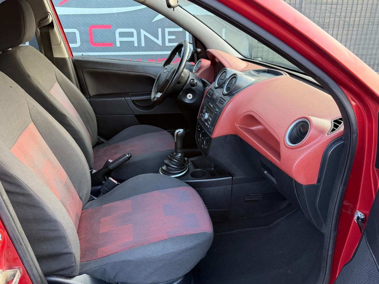 Ford Fiesta 1.4 d titanium NEOPATENTATI OCCASIONE