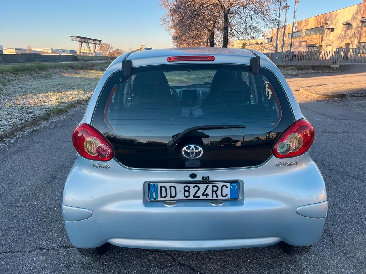 Toyota Aygo 1.0 12V VVT-i 5 porte Sol