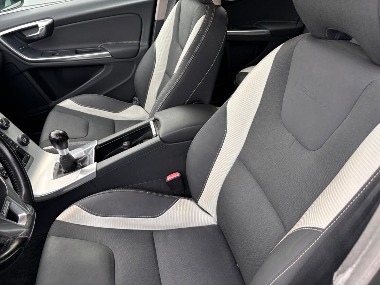 Volvo V60 D3 R-design Kinetic