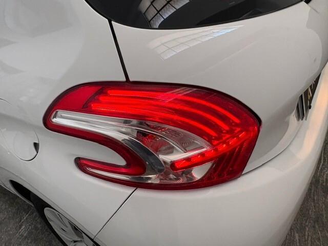 Peugeot 208 1.4 HDi 68 CV 5 porte Allure