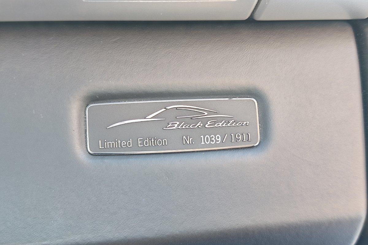 PORSCHE 911 Carrera Cabriolet Black Edition