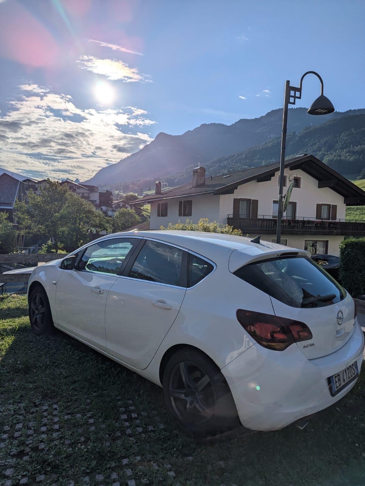 Opel Astra 1.6 Turbo 180CV 5 porte aut. Cosmo S