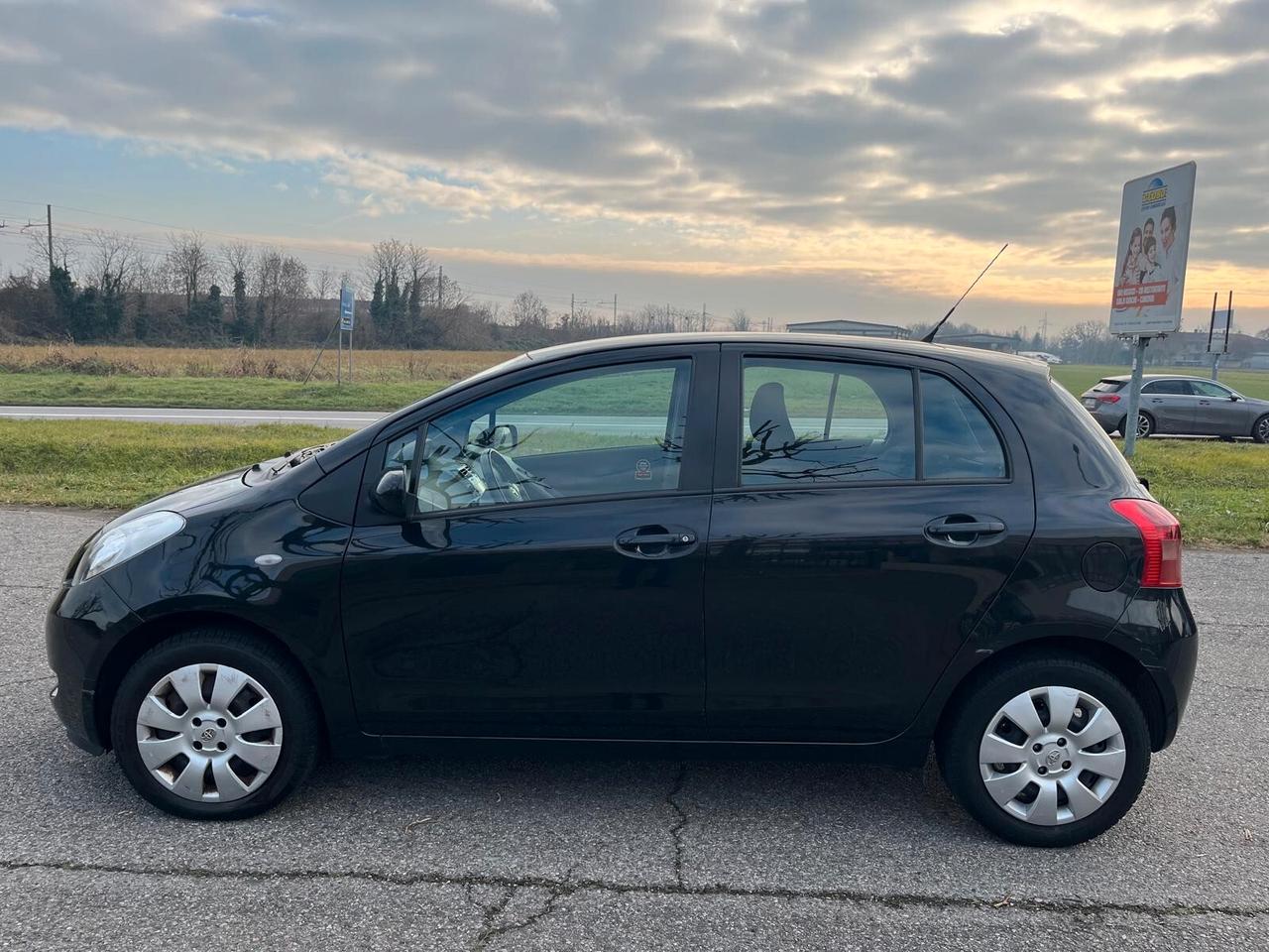 Toyota Yaris 1.0 5 porte