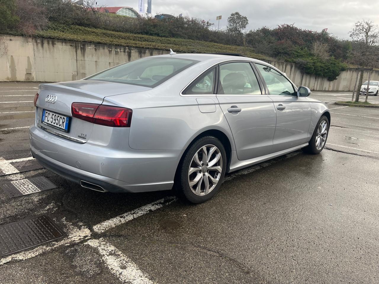 Audi A6 3.0 TDI 272 CV quattro S tronic Business 284.000 KM