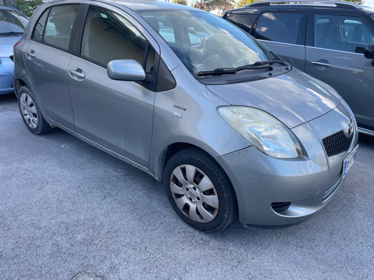 Toyota Yaris 1.0 5 porte Sol