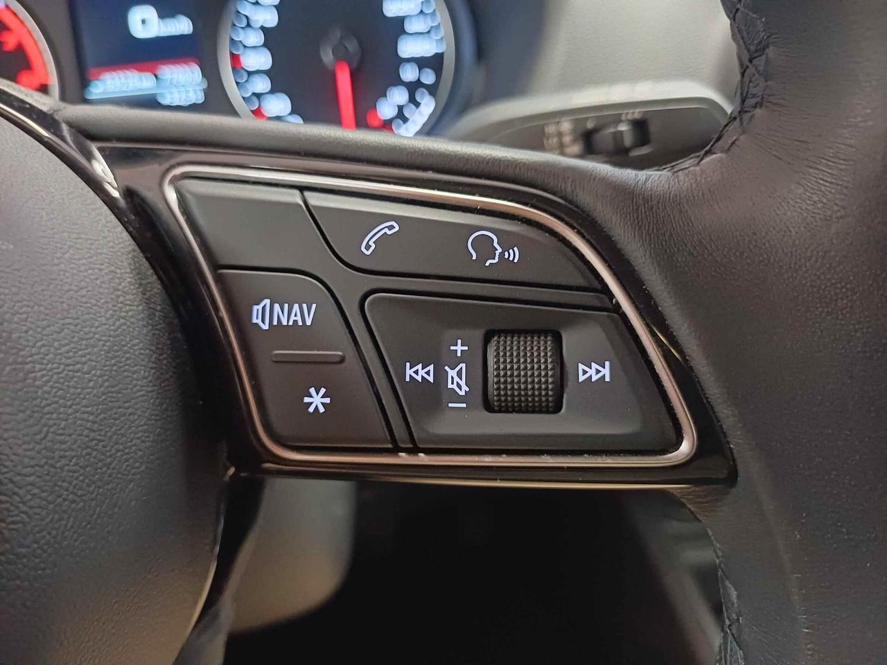 Audi Q2 30 TFSI Business Advanced