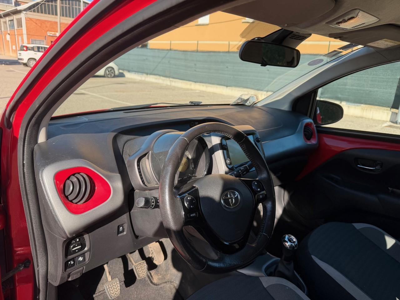 Toyota Aygo 1.0 - NEOPATENTATI - 12 MESI DI GARANZIA -