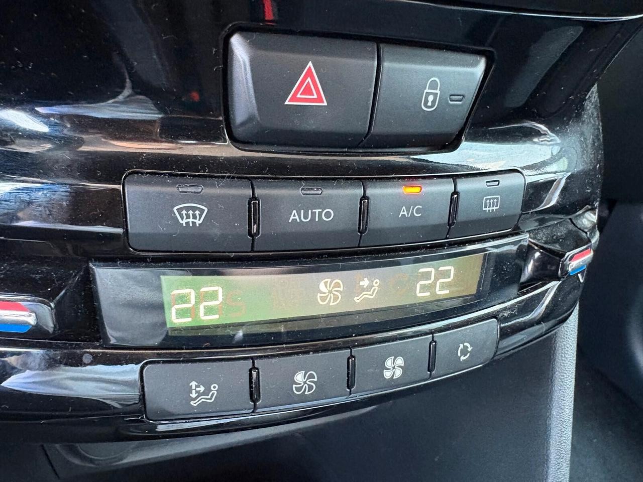 Peugeot 2008 ALLURE PureTech Turbo 110 mt UNICO PR.