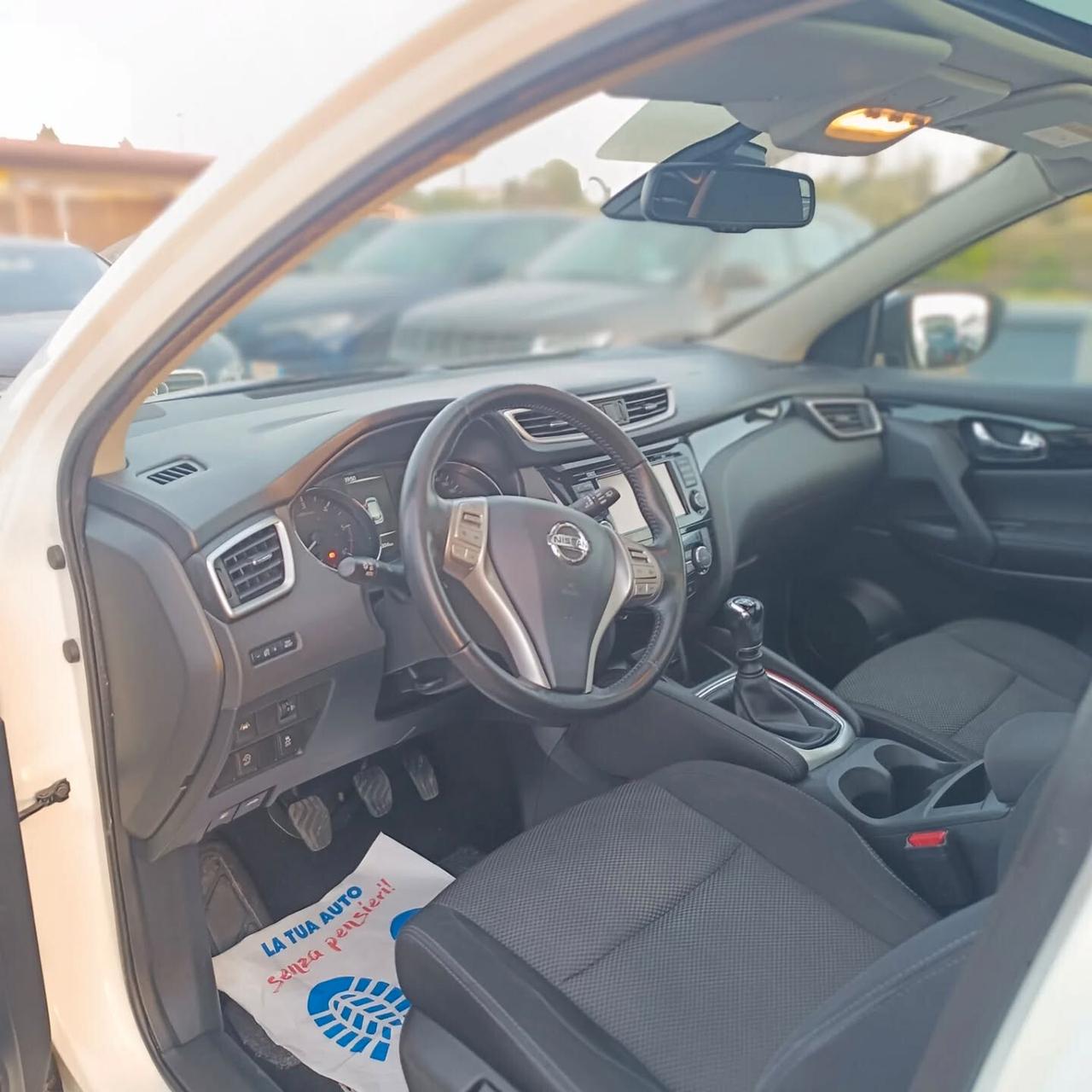 Nissan Qashqai 1.6 dCi tekna STRAFULL