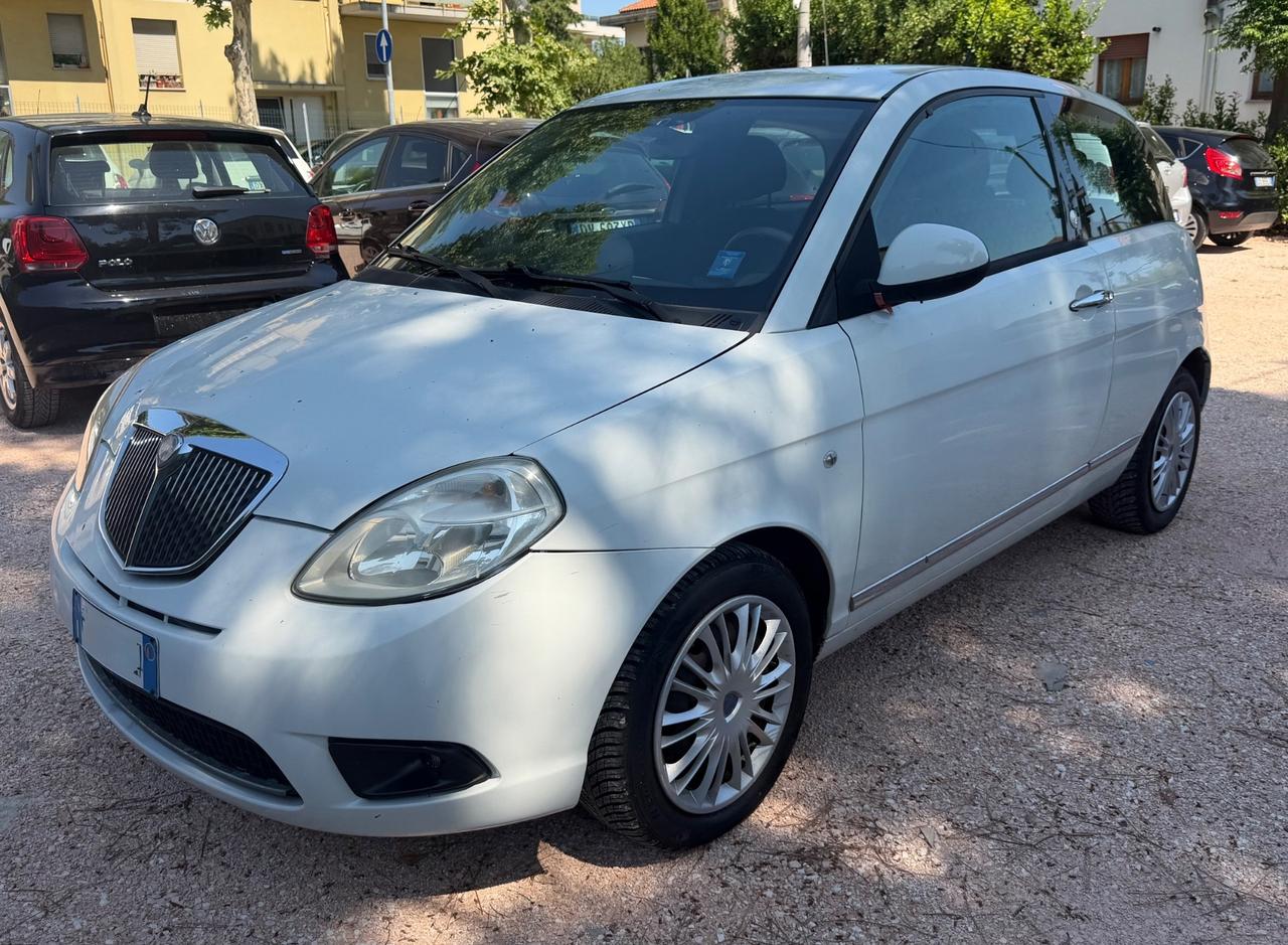 Lancia Ypsilon 1.4 Argento Ecochic GPL