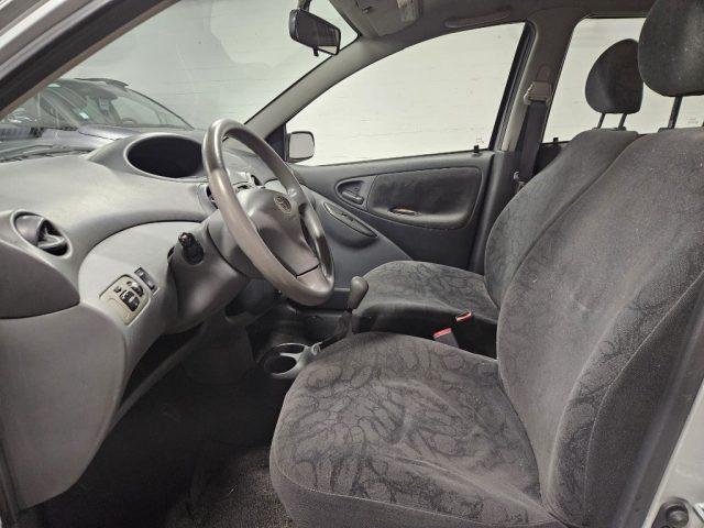 TOYOTA Yaris 1.0i 16V cat 5 porte