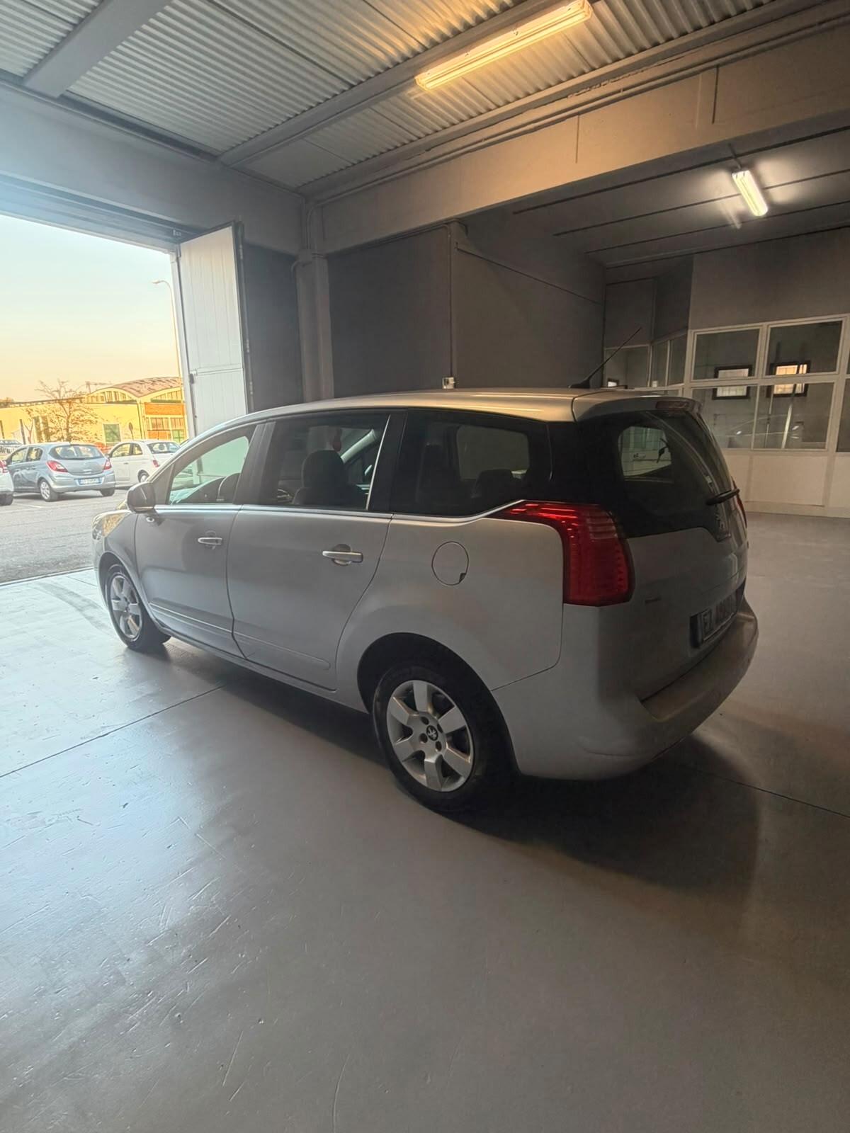Peugeot 5008 BlueHDi 120 S&S Business