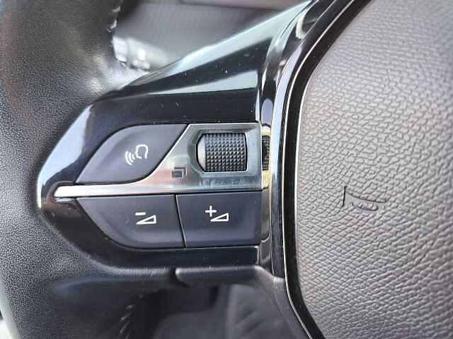 Peugeot 2008 PureTech 100 S&S Allure Pack