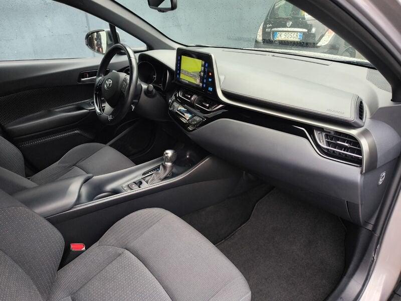 Toyota C-HR 1.8 Hybrid e-cvt business