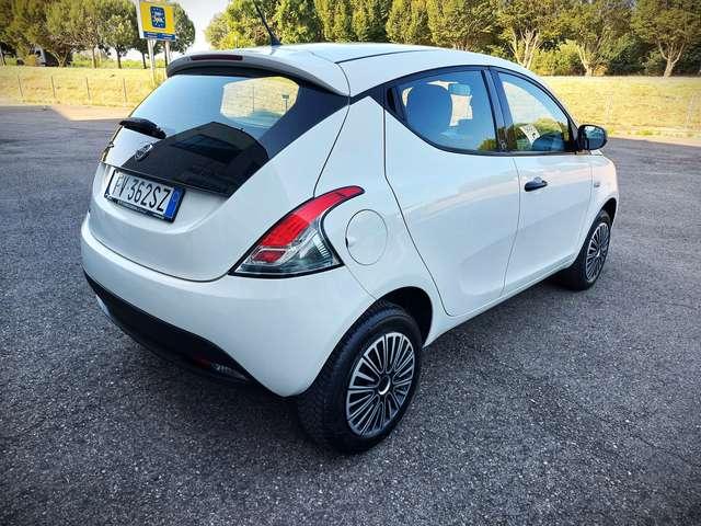 Lancia Ypsilon 0.9 t.air 85 cv Gold ecochic metano uni propiet.