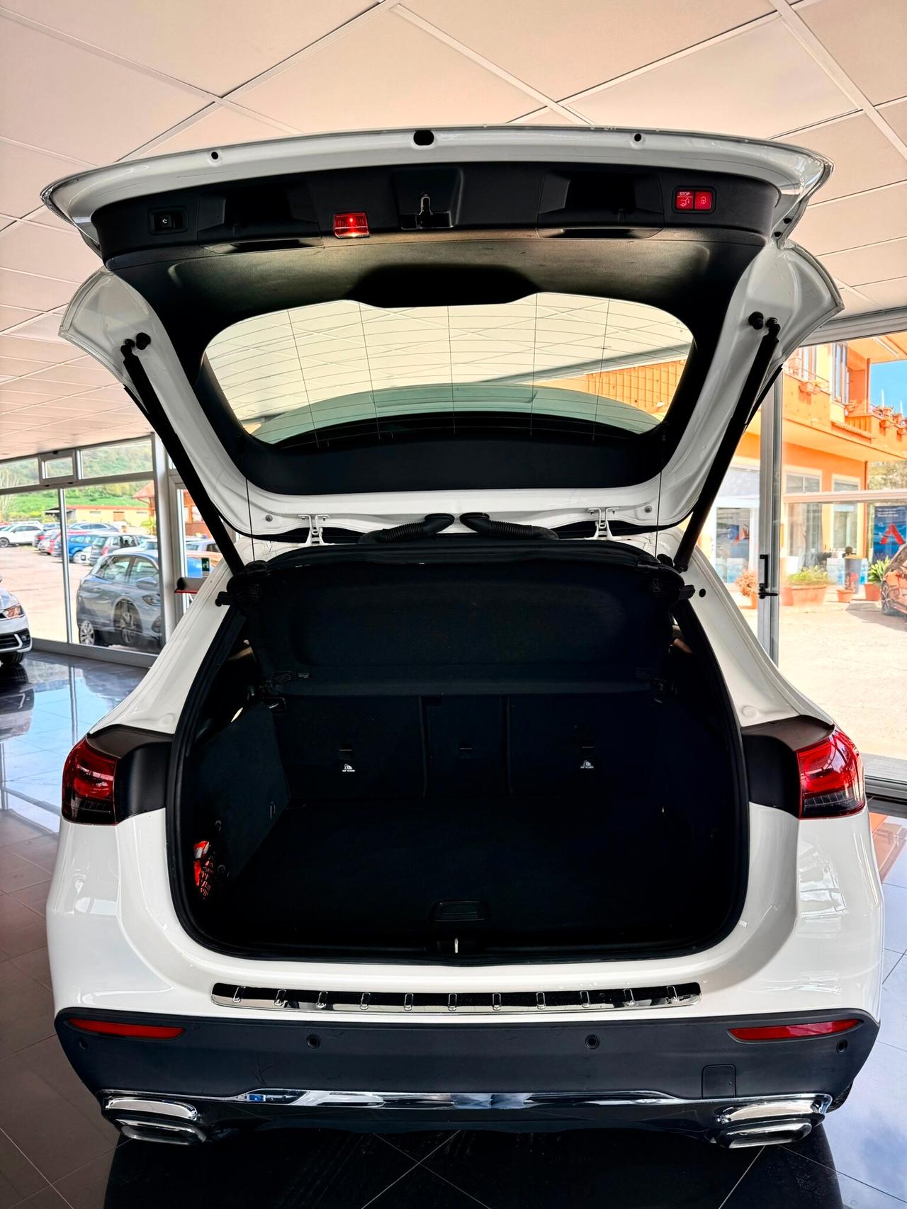 MERCEDES GLA (H247) GLA 200 d Automati...