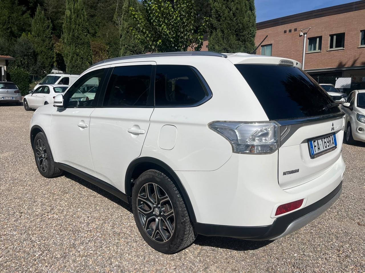 Mitsubishi Outlander 2.2 Diesel // 4X4 // 7 Posti