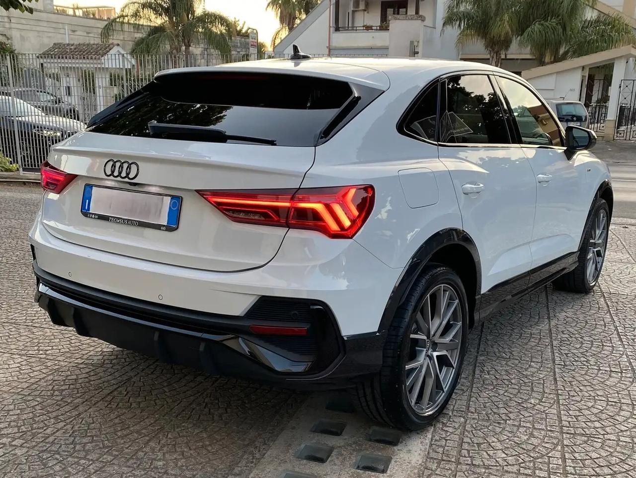 Audi Q3 35 TDI S tronic Business