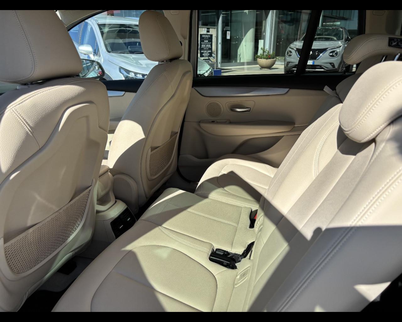 BMW Serie 2 A.T. (F45) - 220d xDrive Active Tourer Advantage au