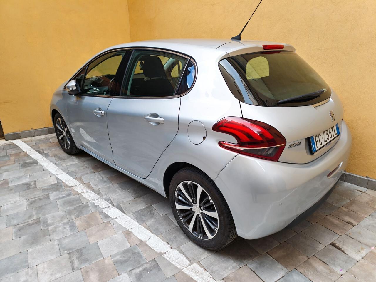 Peugeot 208 BlueHDi 75 5 porte Allure