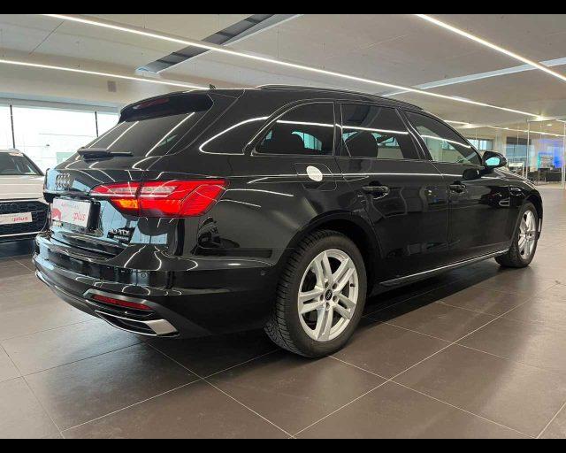 AUDI A4 Avant 40 TDI S tronic Business Advanced