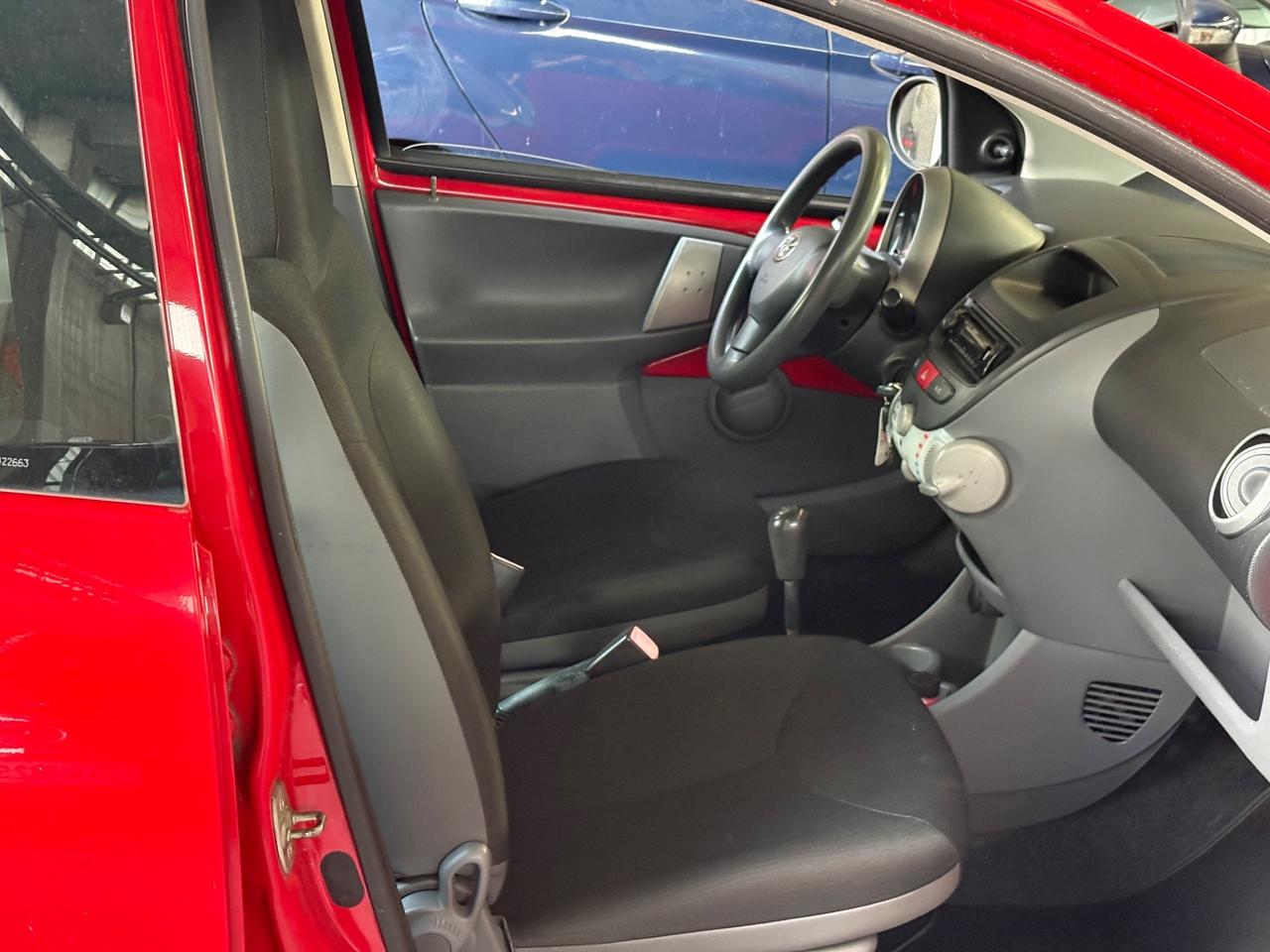 Toyota Aygo 1.0 12V VVT-i 5 porte Deep Ocean Connect