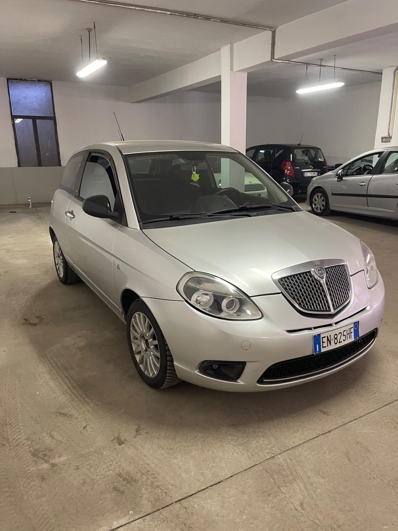 Lancia Ypsilon 1.2 69 CV 5 porte S&S Platinum