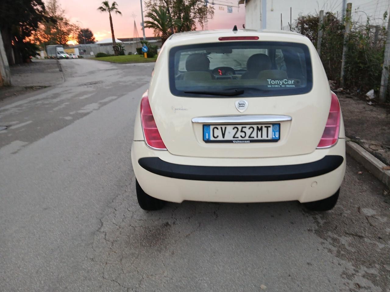 Lancia Ypsilon 1.2 Argento anno 2005