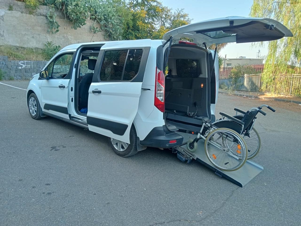 Ford Transit Connect Pianale ribassato con rampa disabili carrozzina