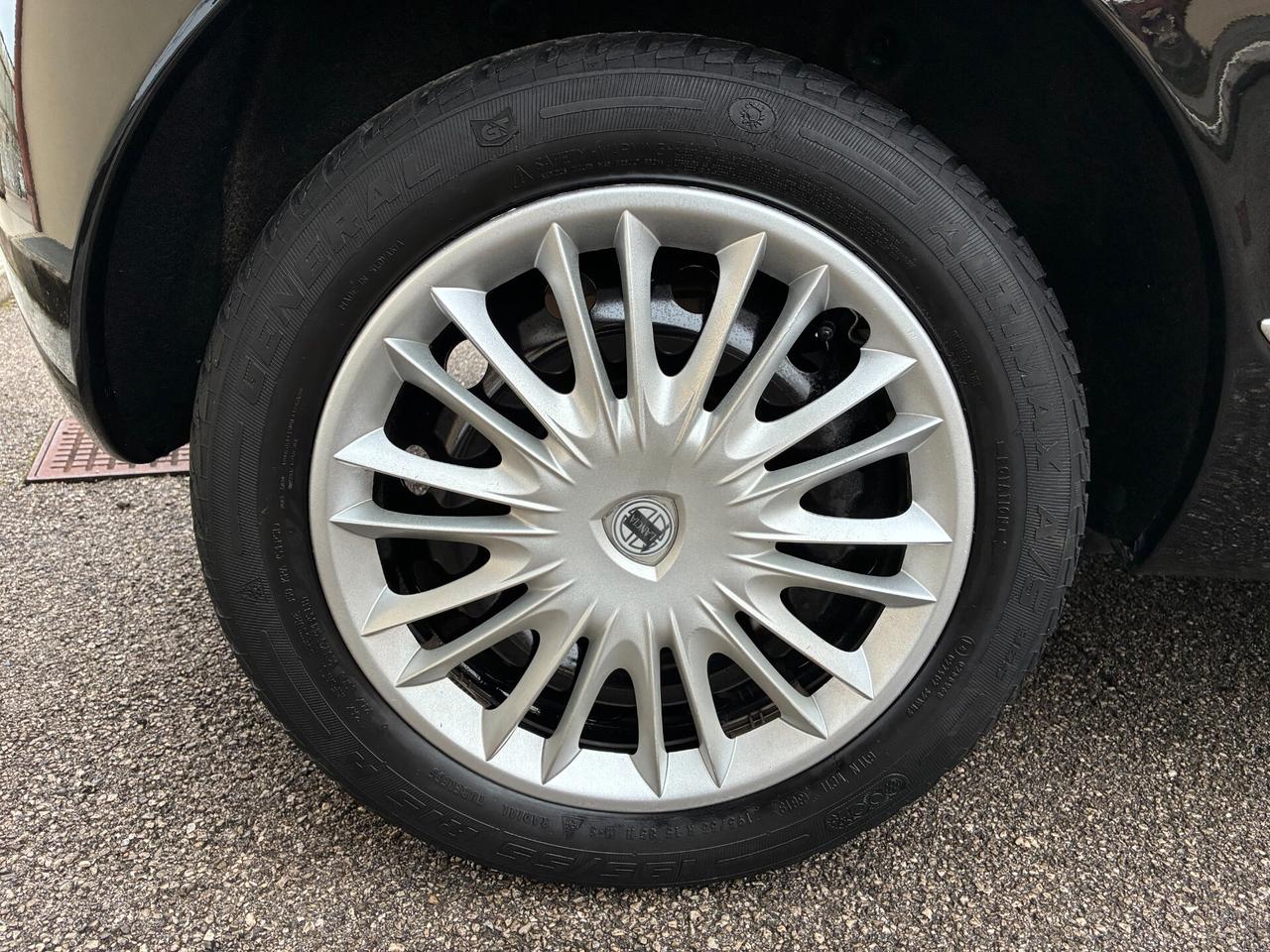 Lancia Ypsilon 1.2 Oro Plus