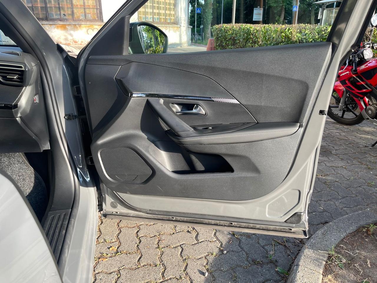 Peugeot 2008 Allure 1.2 PureTech 100 #5940