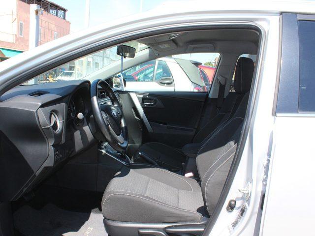 TOYOTA Auris Touring Sports 1.8 Hybrid Lounge