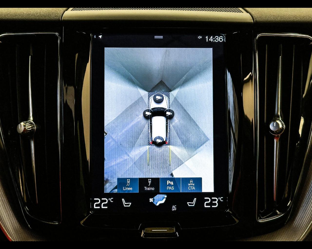 VOLVO XC60 (2017-->) - XC60 B5 (d) AWD Geartronic R-design