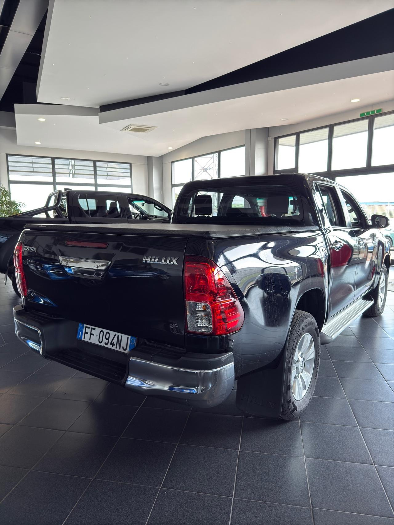 Toyota Hilux 2.4 D-4D 4WD 4 porte Double Cab Lounge