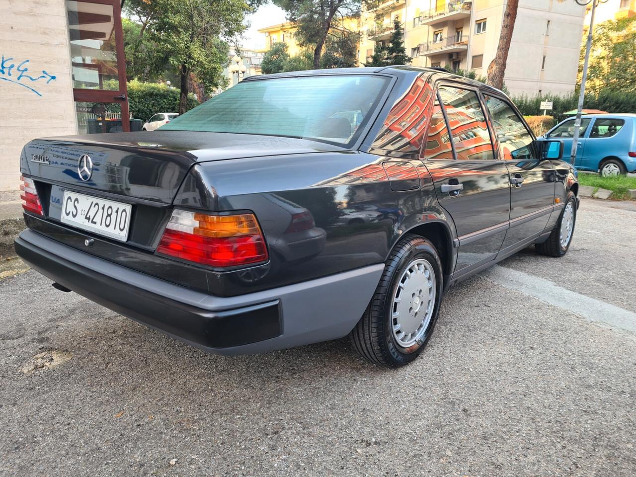 Mercedes-benz 300 E