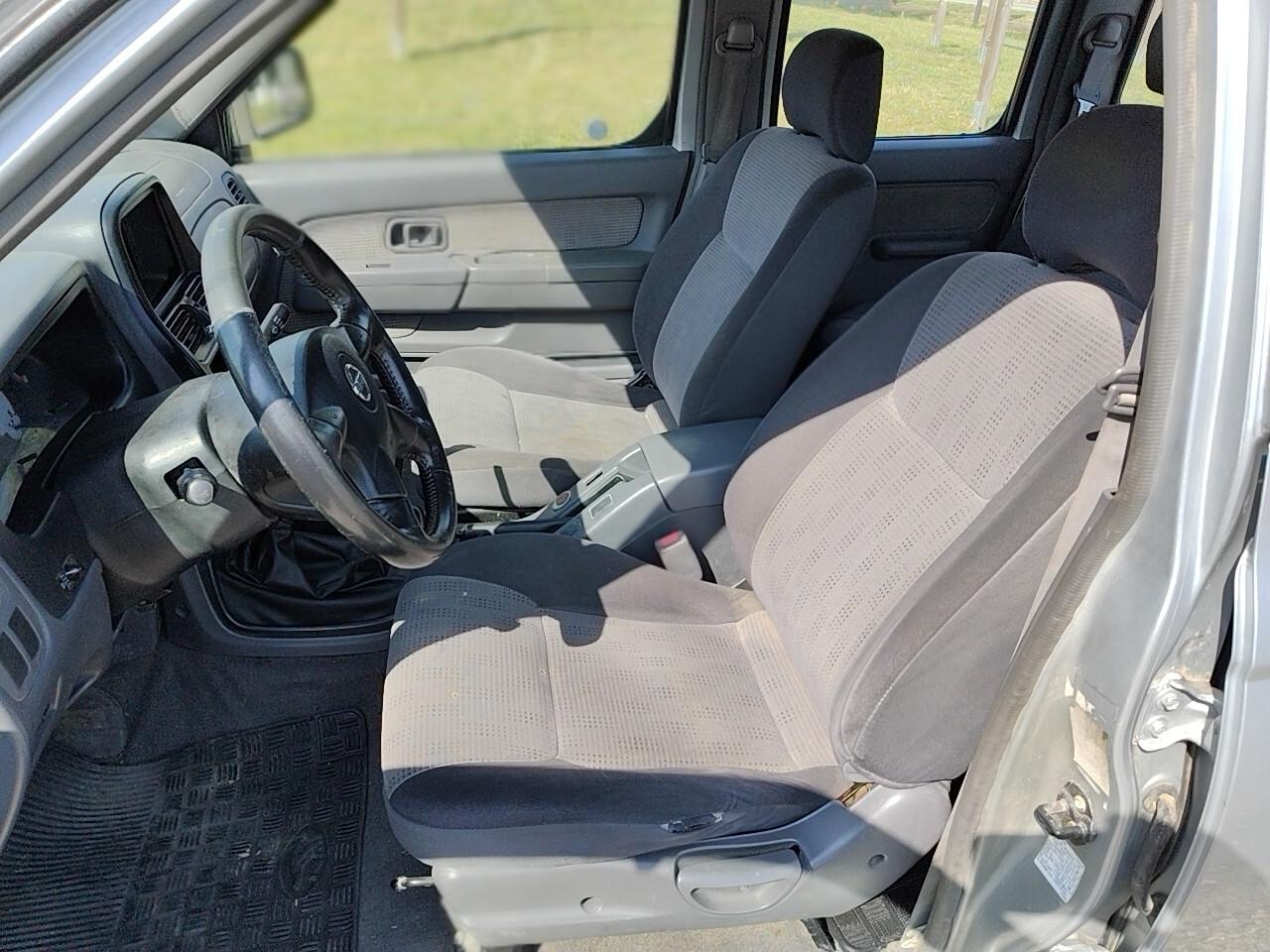 Nissan Navara Double Cab 2.5 td 133cv