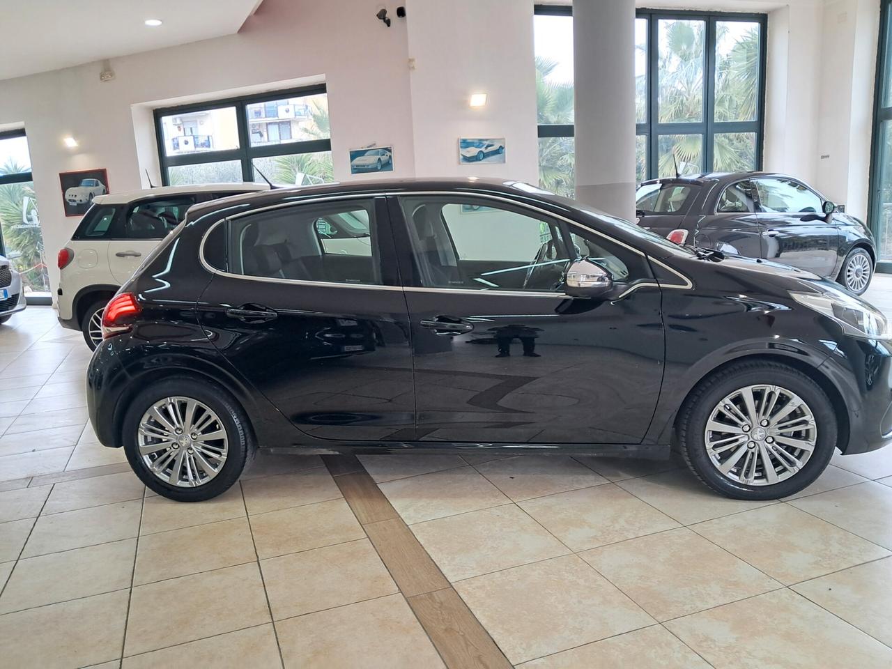 Peugeot 208 PureTech 82 5 porte Allure